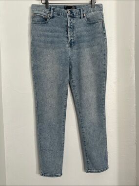 High-Rise Light Wash Women's Jeans - Classic Tapered Fit